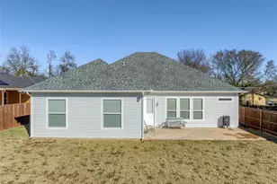 808 E 6th St, Bonham, TX 75418 - Photo 22
