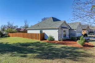 808 E 6th St, Bonham, TX 75418 - Photo 28