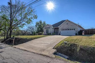 808 E 6th St, Bonham, TX 75418 - Photo 24