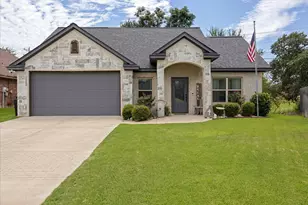 1401 Lauren Ln, Granbury, TX 76048 - Photo 4