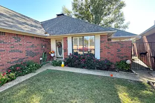810 Torribrooke Ln, Athens, TX 75751 - Photo 2