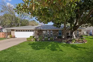 816 Donna Dr, Hurst, TX 76053 - Photo 1