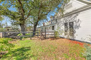 112 S Evans St, Boyd, TX 76023 - Photo 26