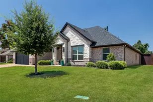 1019 Anna Cir, Granbury, TX 76048 - Photo 2