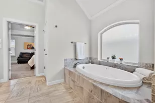 1019 Anna Cir, Granbury, TX 76048 - Photo 14