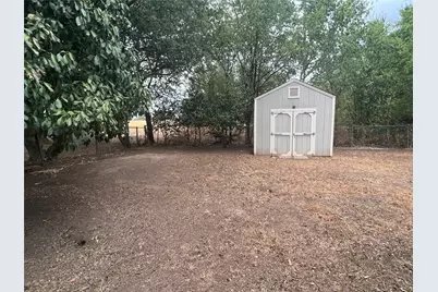 814 W Bridge Street, Granbury, TX 76048 - Photo 14