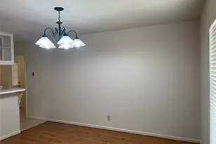 814 W Bridge St, Granbury, TX 76048 - Photo 2