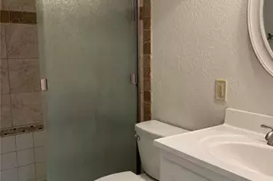 814 W Bridge St, Granbury, TX 76048 - Photo 10