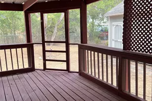 814 W Bridge St, Granbury, TX 76048 - Photo 12