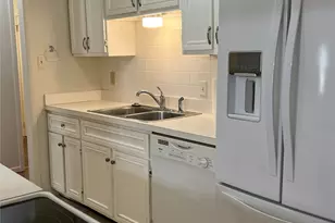 814 W Bridge St, Granbury, TX 76048 - Photo 4