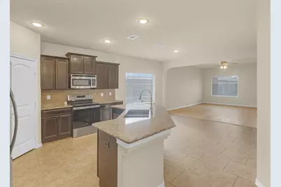 659 Owen Trail, Grand Prairie, TX 75051 - Photo 4