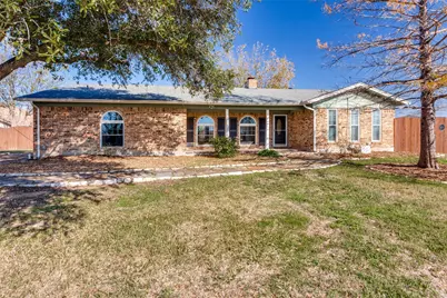 1024 W Apache Trail, Granbury, TX 76048 - Photo 2