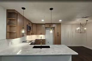 1001 E Star St, Gainesville, TX 76240 - Photo 2