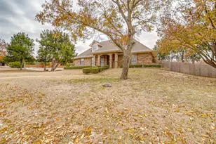 1918 Woodland Hills Ln, Weatherford, TX 76087 - Photo 2