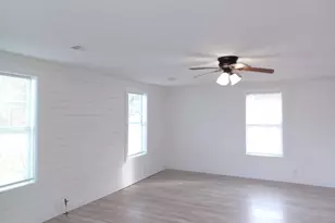 1309 S 5th St, Bonham, TX 75418 - Photo 4