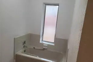 511 Washington Dr, Arlington, TX 76011 - Photo 22