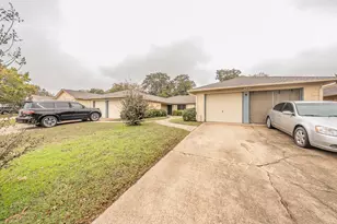 512 Billie Ruth Ln, Hurst, TX 76053 - Photo 2