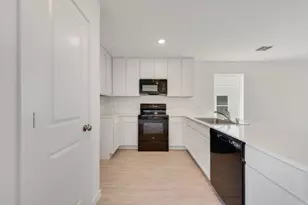 1065 Neyland Dr, Ennis, TX 75119 - Photo 8