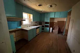 413 S Avenue G, Clifton, TX 76634 - Photo 8