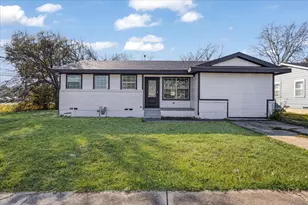 110 E Cunningham St, Bonham, TX 75418 - Photo 1