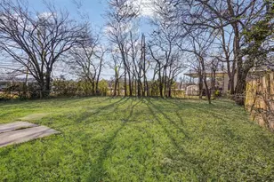 110 E Cunningham St, Bonham, TX 75418 - Photo 24