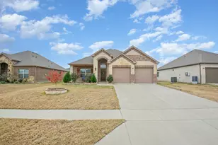 686 Navasota Dr, Crandall, TX 75114 - Photo 2