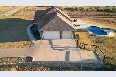 209 Martin Drive, Granbury, TX 76049 - Photo 32