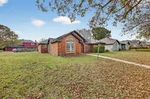 607 Rawlins Dr, Lancaster, TX 75146 - Photo 2