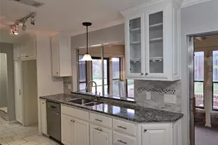 2822 Oak Forest Dr, Grapevine, TX 76051 - Photo 6