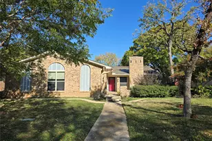 2822 Oak Forest Dr, Grapevine, TX 76051 - Photo 2