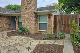 2822 Oak Forest Dr, Grapevine, TX 76051 - Photo 1