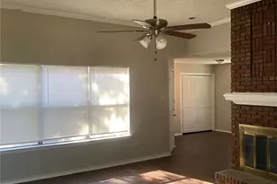 905 Aspen Dr, DeSoto, TX 75115 - Photo 2