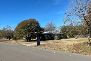 254 Spring Brook Dr, Mansfield, TX 76063 - Photo 2