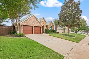 1808 Lakes Edge Blvd, Mansfield, TX 76063 - Photo 2