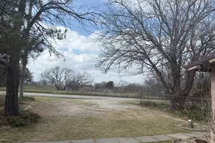 111 Lamar St, Graham, TX 76450 - Photo 26