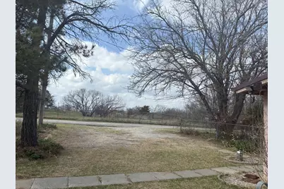 111 Lamar Street, Graham, TX 76450 - Photo 28