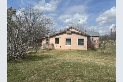 111 Lamar Street, Graham, TX 76450 - Photo 24