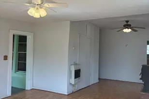 111 Lamar St, Graham, TX 76450 - Photo 2