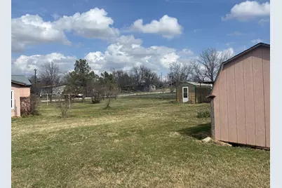 111 Lamar Street, Graham, TX 76450 - Photo 24