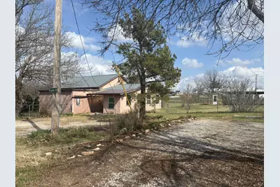 111 Lamar Street, Graham, TX 76450 - Photo 2