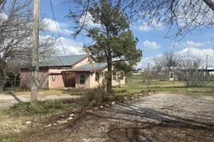 111 Lamar St, Graham, TX 76450 - Photo 2