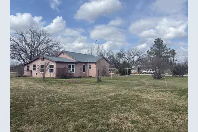 111 Lamar Street, Graham, TX 76450 - Photo 28