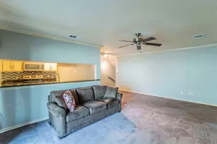 526 E Avenue J, Grand Prairie, TX 75050 - Photo 4