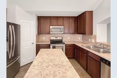 2206 Blue Bayou Drive, Dallas, TX 75253 - Photo 2