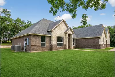 306 Garden Court, Springtown, TX 76082 - Photo 2