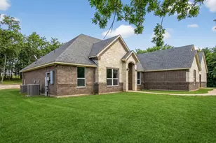 306 Garden Ct, Springtown, TX 76082 - Photo 2