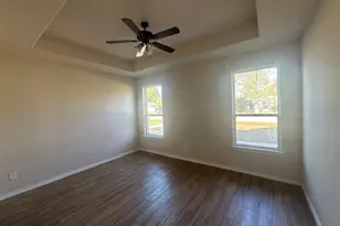 2405 Creek Dr, Granbury, TX 76048 - Photo 4