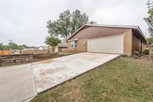 1021 Bellflower Dr, Carrollton, TX 75007 - Photo 24