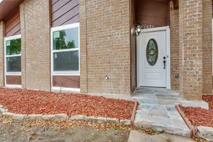 1021 Bellflower Dr, Carrollton, TX 75007 - Photo 4