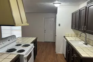 1826 Legend Dr, Garland, TX 75040 - Photo 2